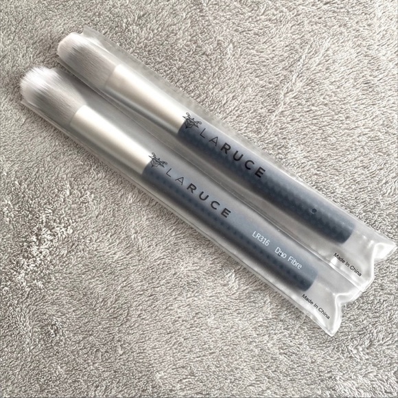 Laruce Professional Foundation and Angle (Highlighter) Brush Set​ - Picture 2 of 5